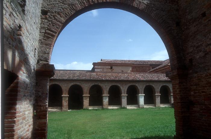 2004-abbaye-belleperche-tarn-et-garonne.jpg