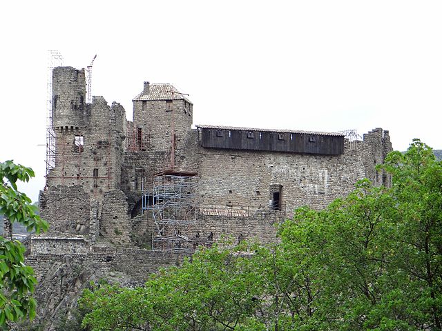 2033-chateau-de-ventadour-correze.jpg