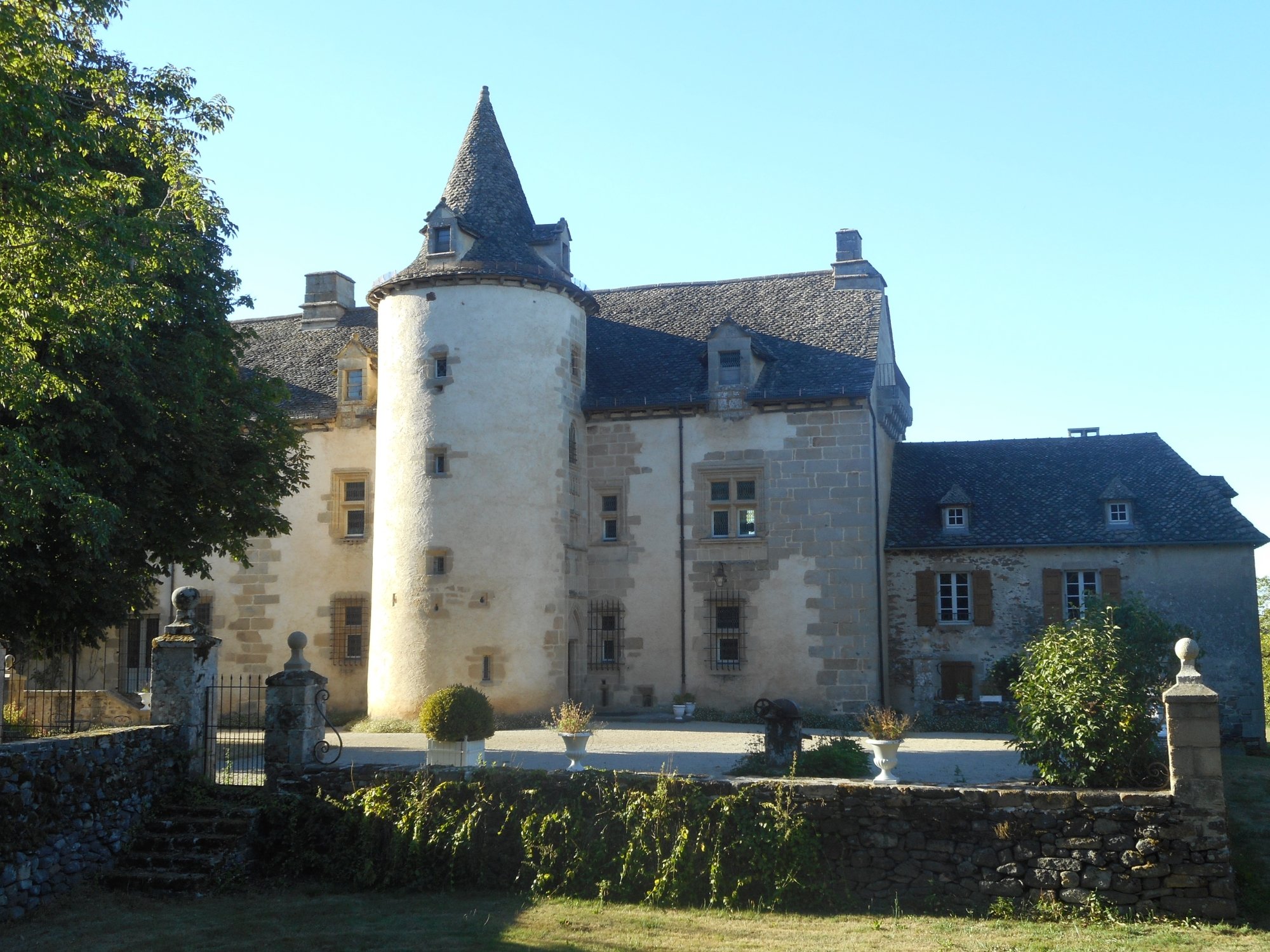 2037-chateau-de-rilhac-xaintrie-correze.jpg