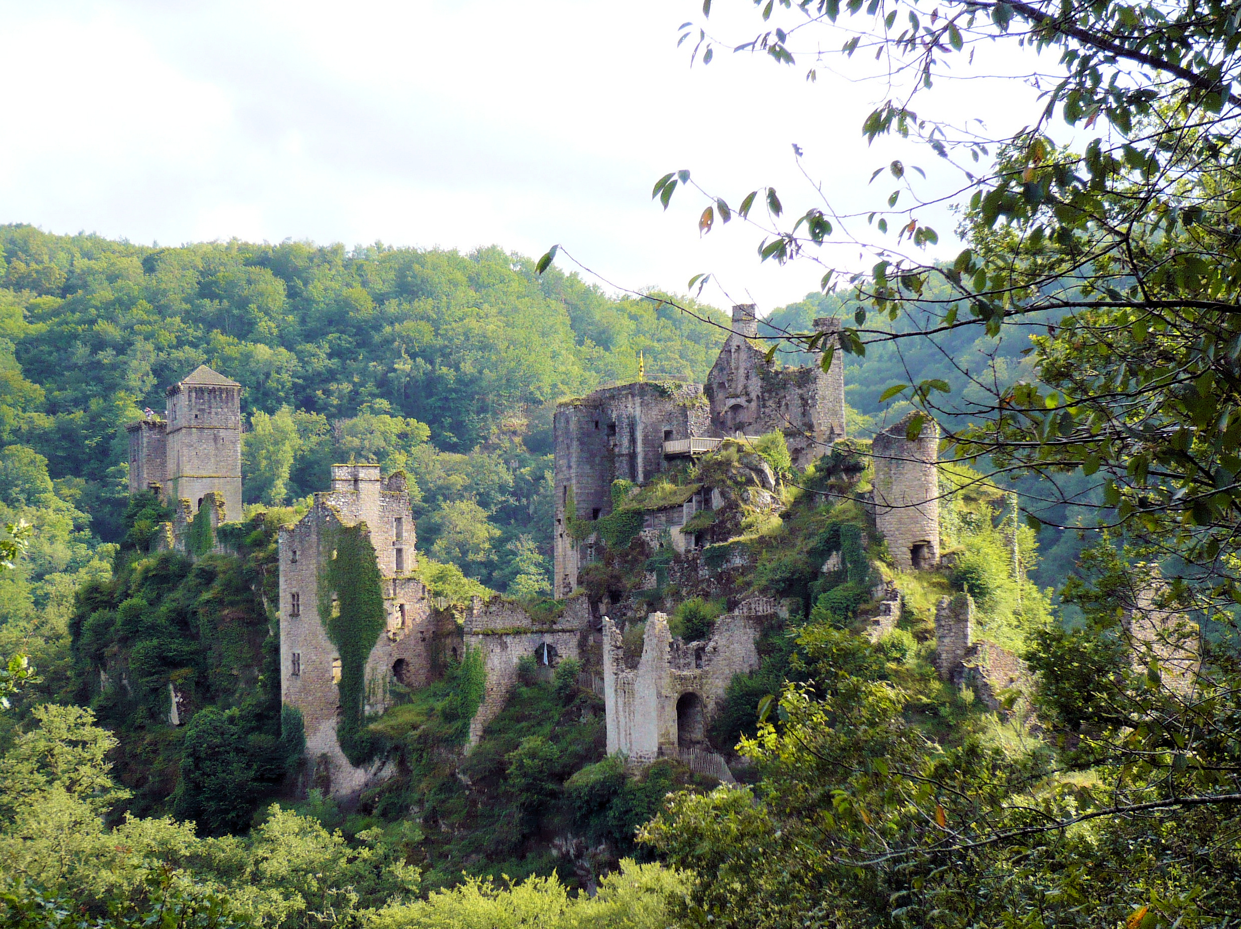 2041-les-tours-de-merle-correze-saint-geniez.jpg