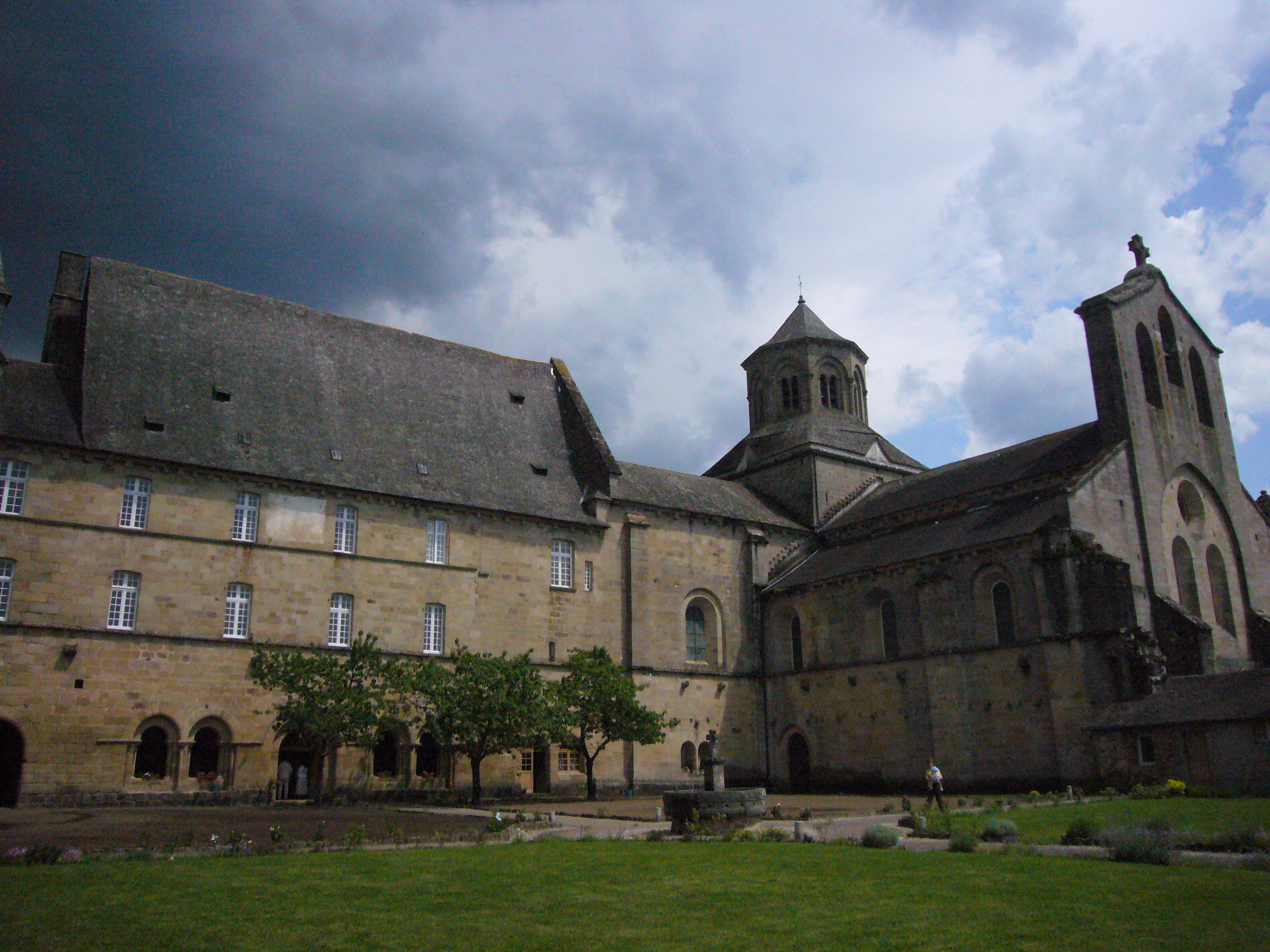 2043-abbaye-aubazine-correze.jpg