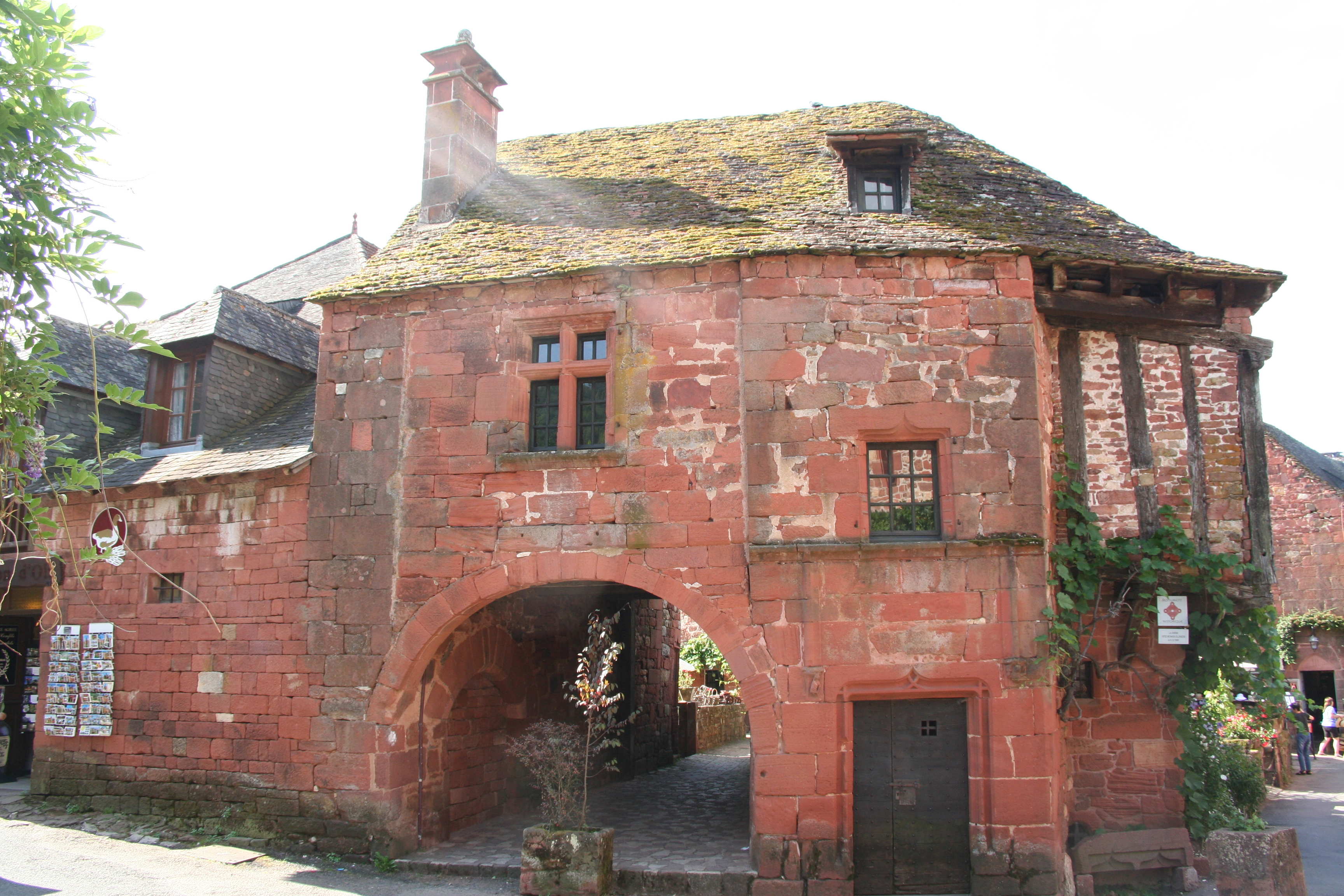 2048-maison-rouge-de-la-sirene-collonges-correze.jpg