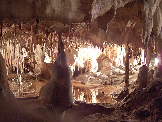 2050-grottes-de-thouzon-var.jpg