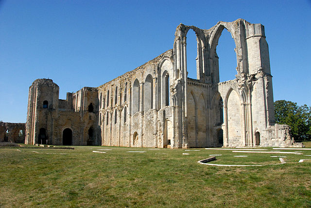 2078-abbaye-maillezais-vendee.jpg