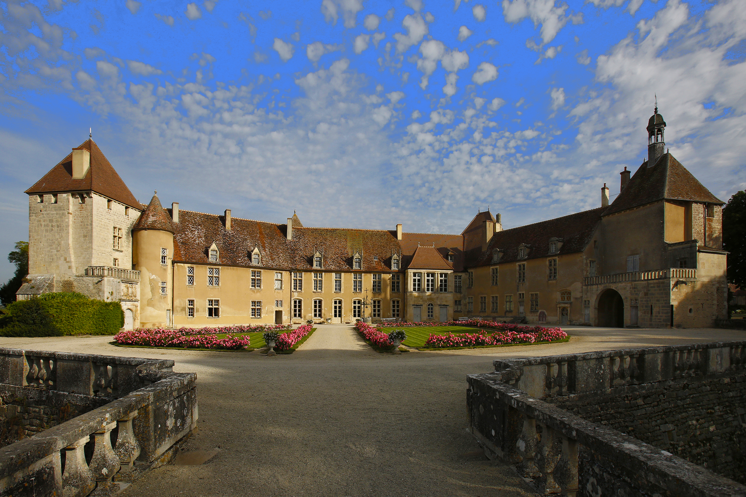 2080-chateau-d-epoisses-cote-d-or.jpg