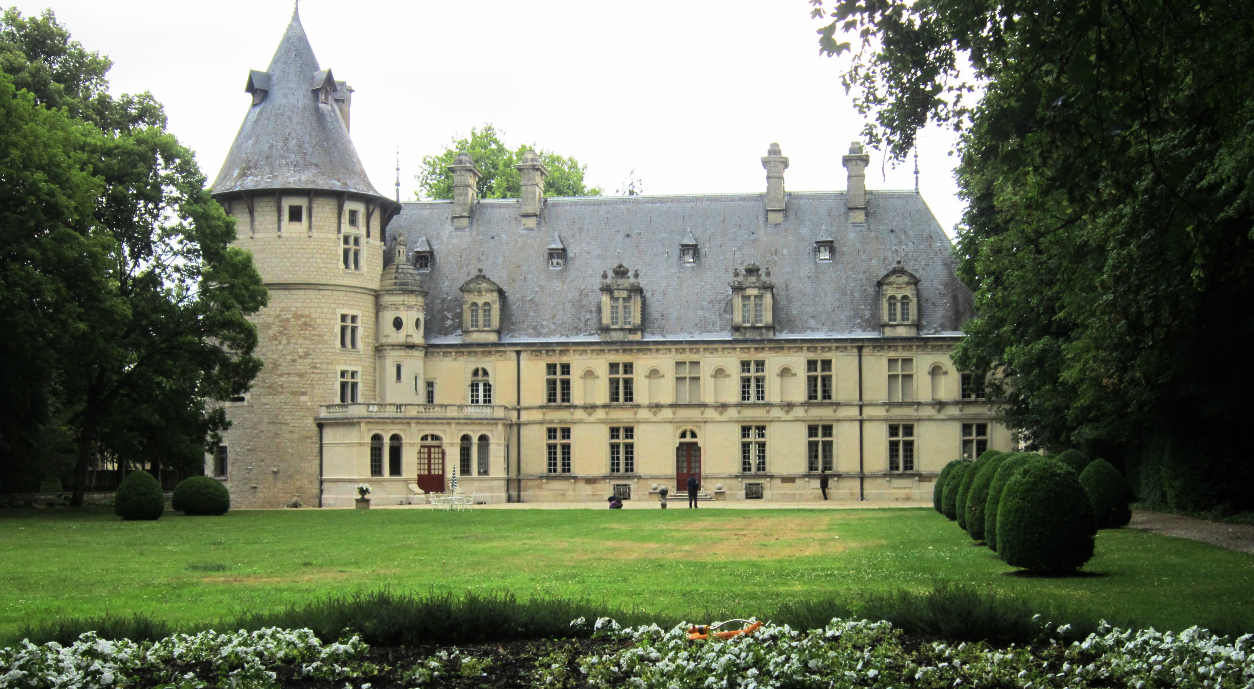 2083-chateau-de-montigny-sur-aube-cote-dor.jpg