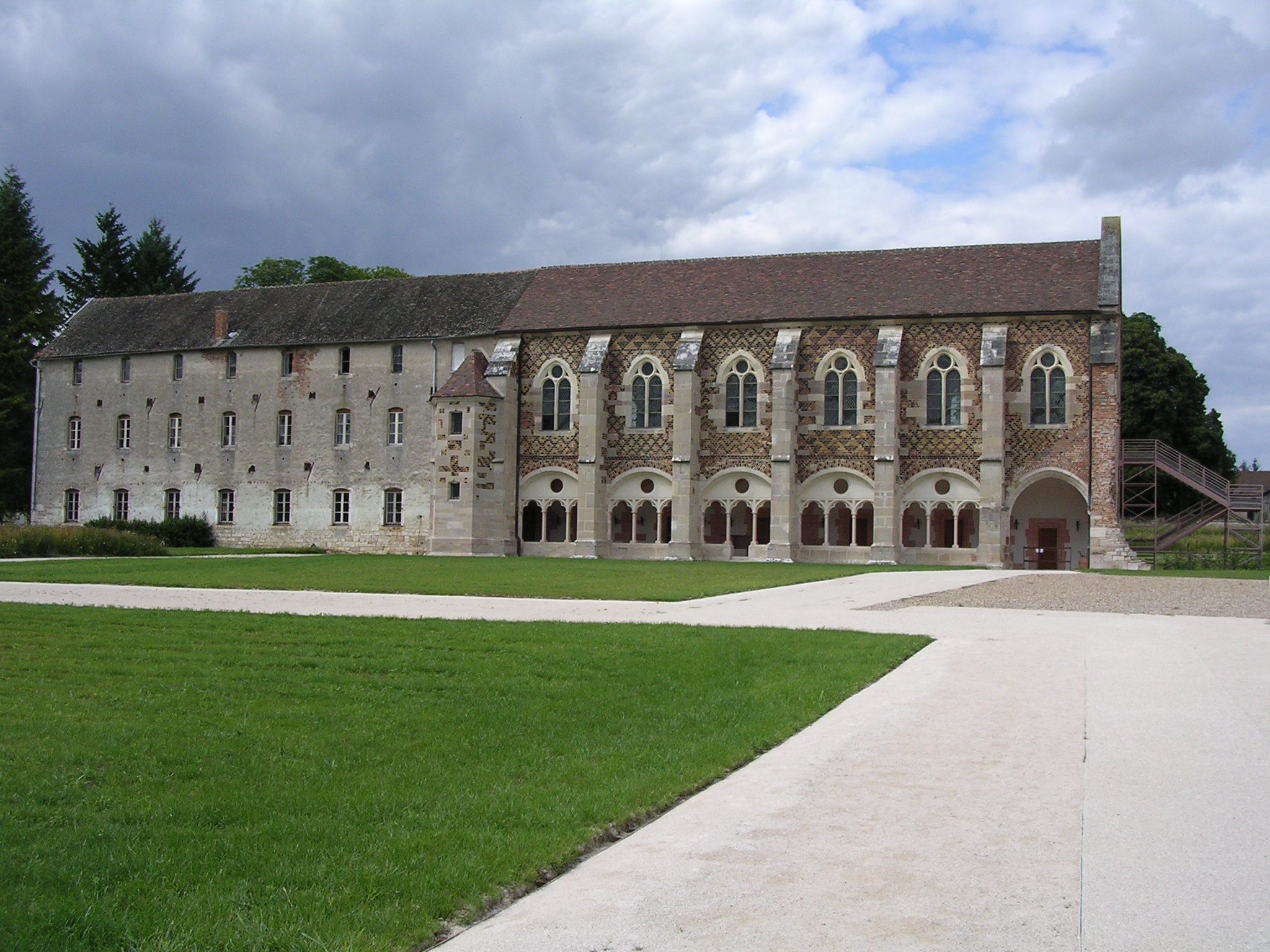 2085-abbaye-de-citeaux-cote-dor.jpg