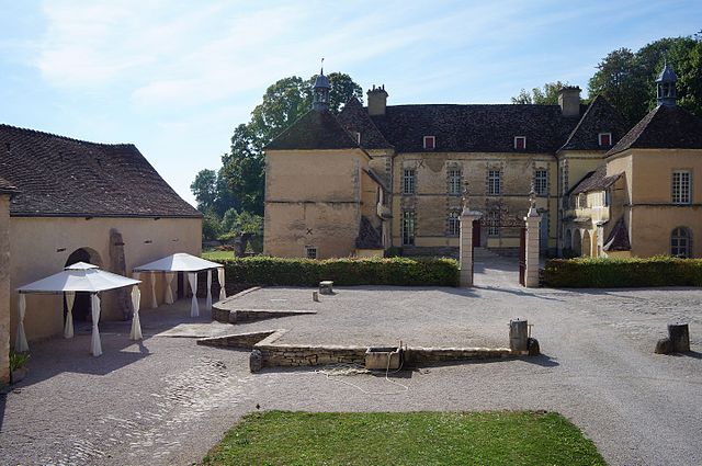 2086-chateau-dentre-deux-monts-nuits-saint-geaorges-cote-dor.jpg