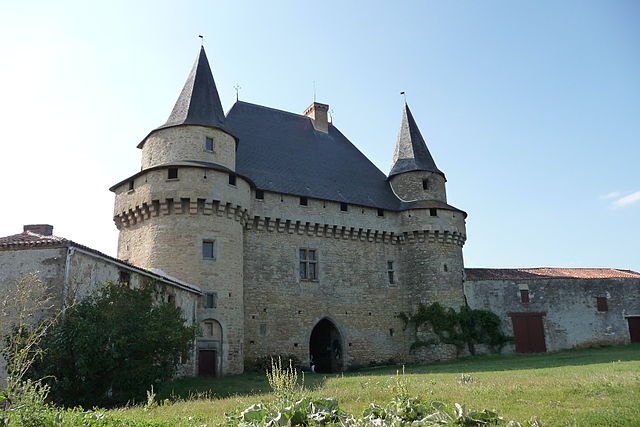 2087-chateau-de-sigournais-vendee.jpg