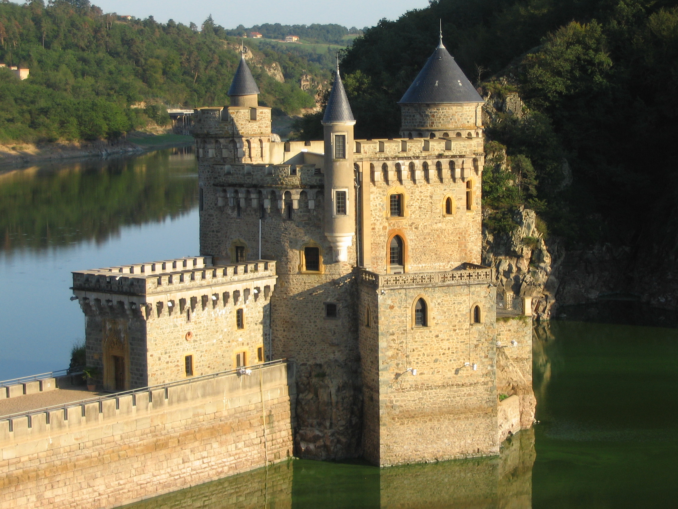 2096-chateau_de_la_roche_saint-priest-la-roche-loire-auvergne-rhone-alpes.jpg