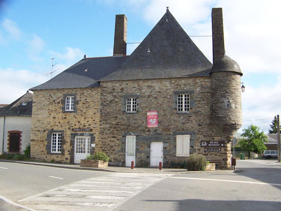 2112-musee-benoist-maison-de-la-foret-le-gavre-loire-atlantique-bretagne.jpg