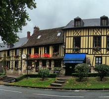 1073-le-bec-hellouin-plus-beaux-villages-de-france-eure.jpg