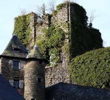 1122-segur-le-chateau-plus-beaux-villages-de-france-correze.jpg