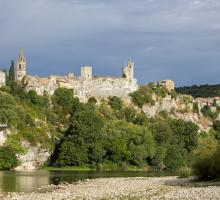 858-aigueze---plus-beaux-village-de-france.jpg