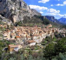 976-moustiers-sainte-marie-plus-beaux-villages-de-france-alpes-de-haute-provence.jpg