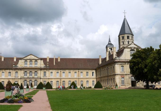 57-abbaye-de-cluny-saone-et-loire-entree.jpg