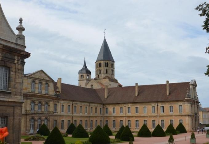 57-abbaye-de-cluny-saone-et-loire-facade.jpg