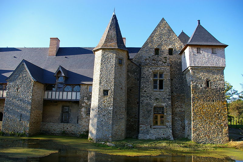 822-chateau-de-la-courbe-de-bree-mayenne.jpg