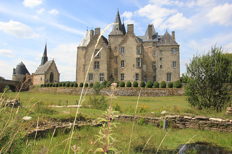 825-chateau-de-bourgon-chapelle-medievale-mayenne.jpg