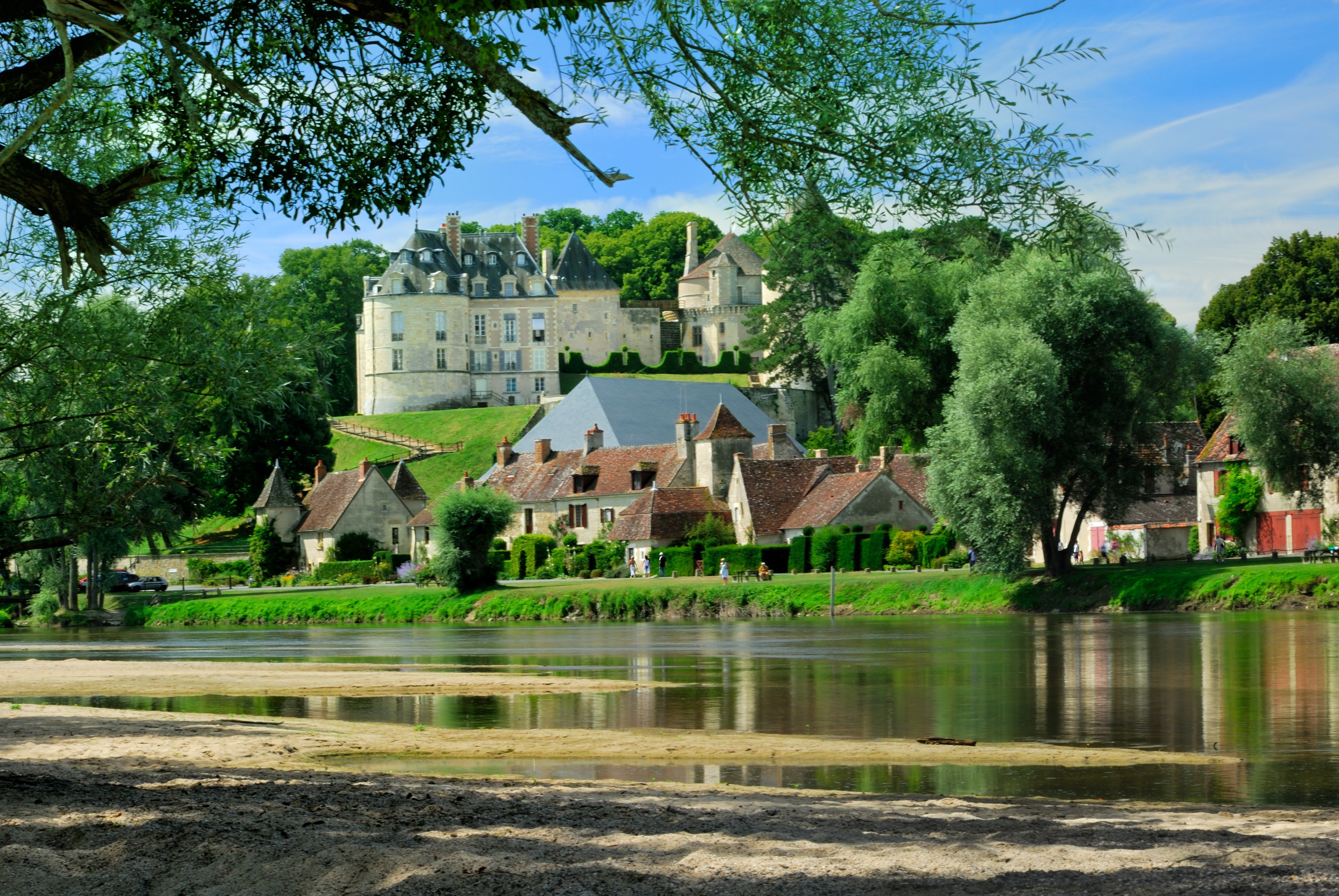 868-apremont-sur-allier-plus-beaux-villages-de-france-cher.jpg