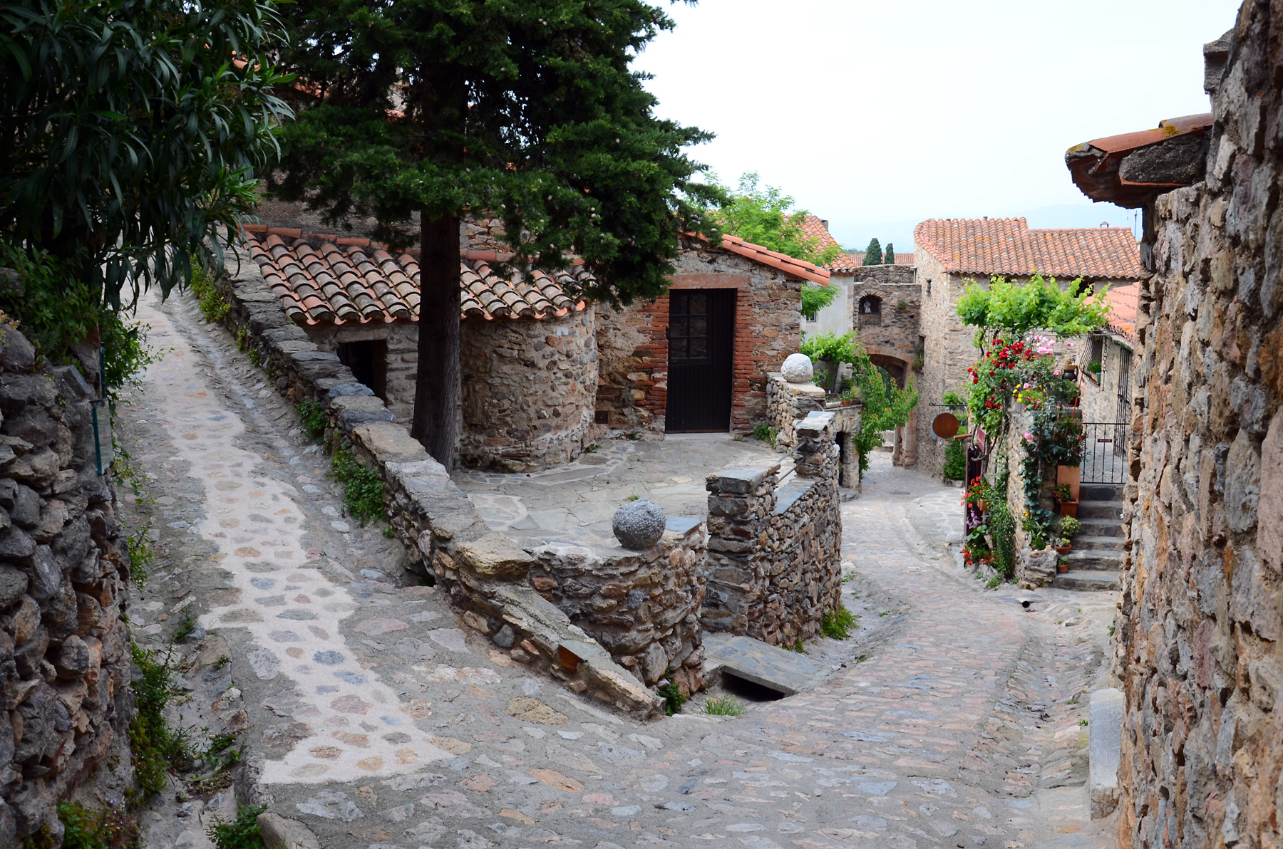 896-castelnou-plus-beaux-villages-de-france-pyrenees-orientales.jpg