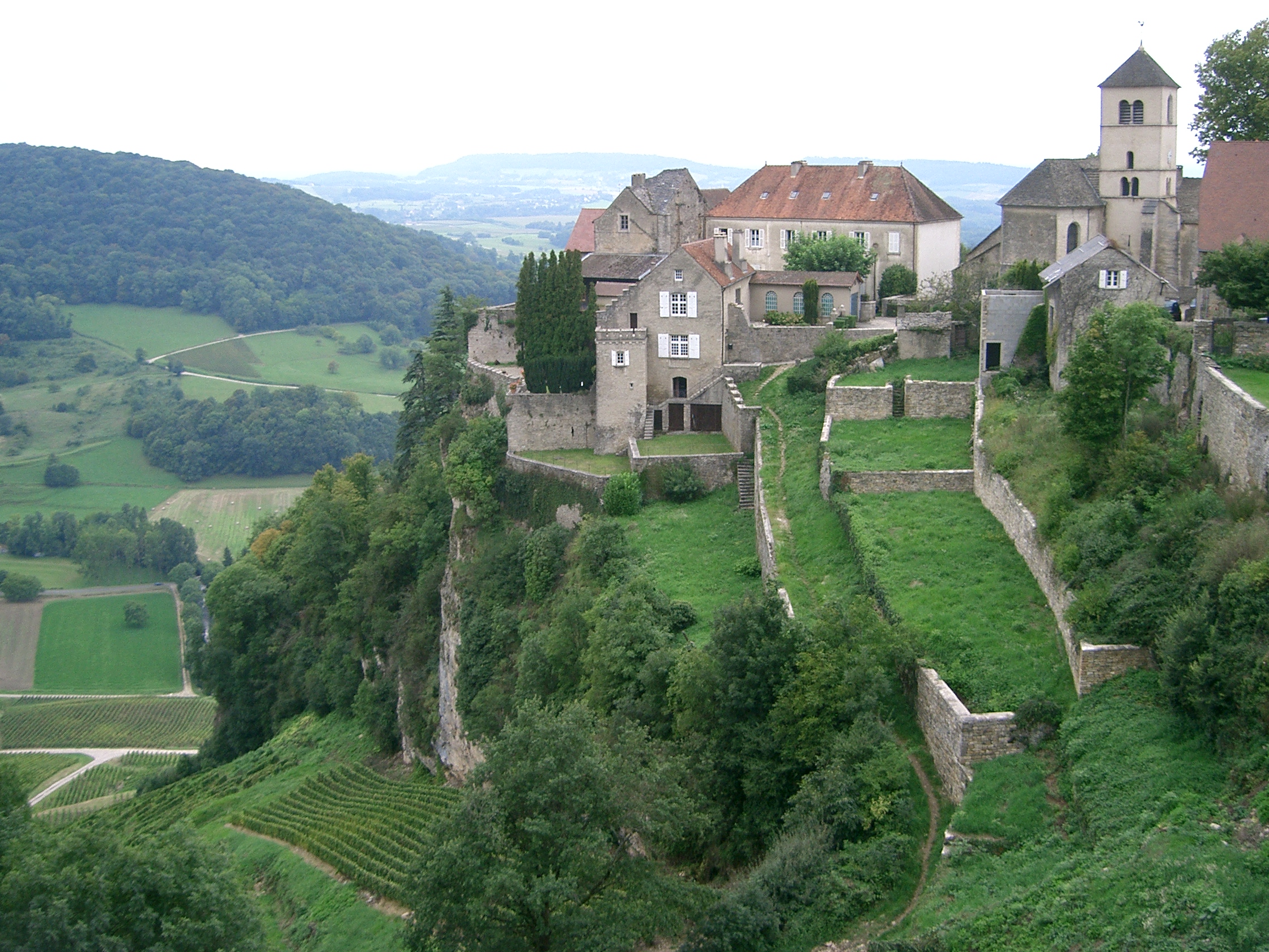 900-chateau-chalon-plus-beaux-villages-de-france-jura.jpg