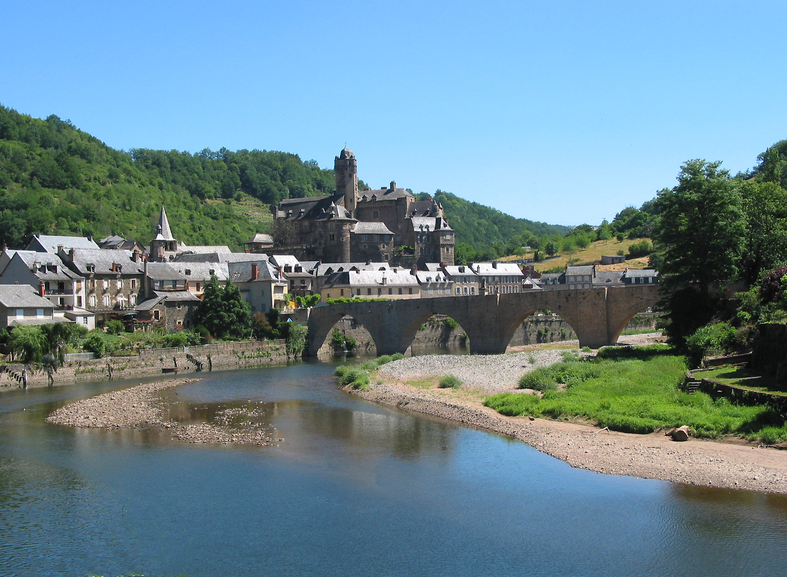 916-estaing-plus-beaux-villages-de-france-aveyron.jpg