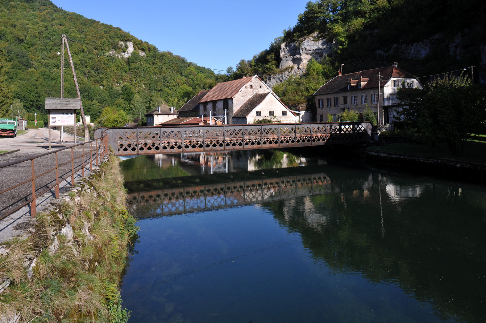 950-lods-plus-beaux-villages-de-france-doubs.jpg