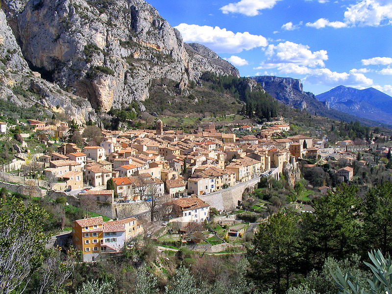 976-moustiers-sainte-marie-plus-beaux-villages-de-france-alpes-de-haute-provence.jpg