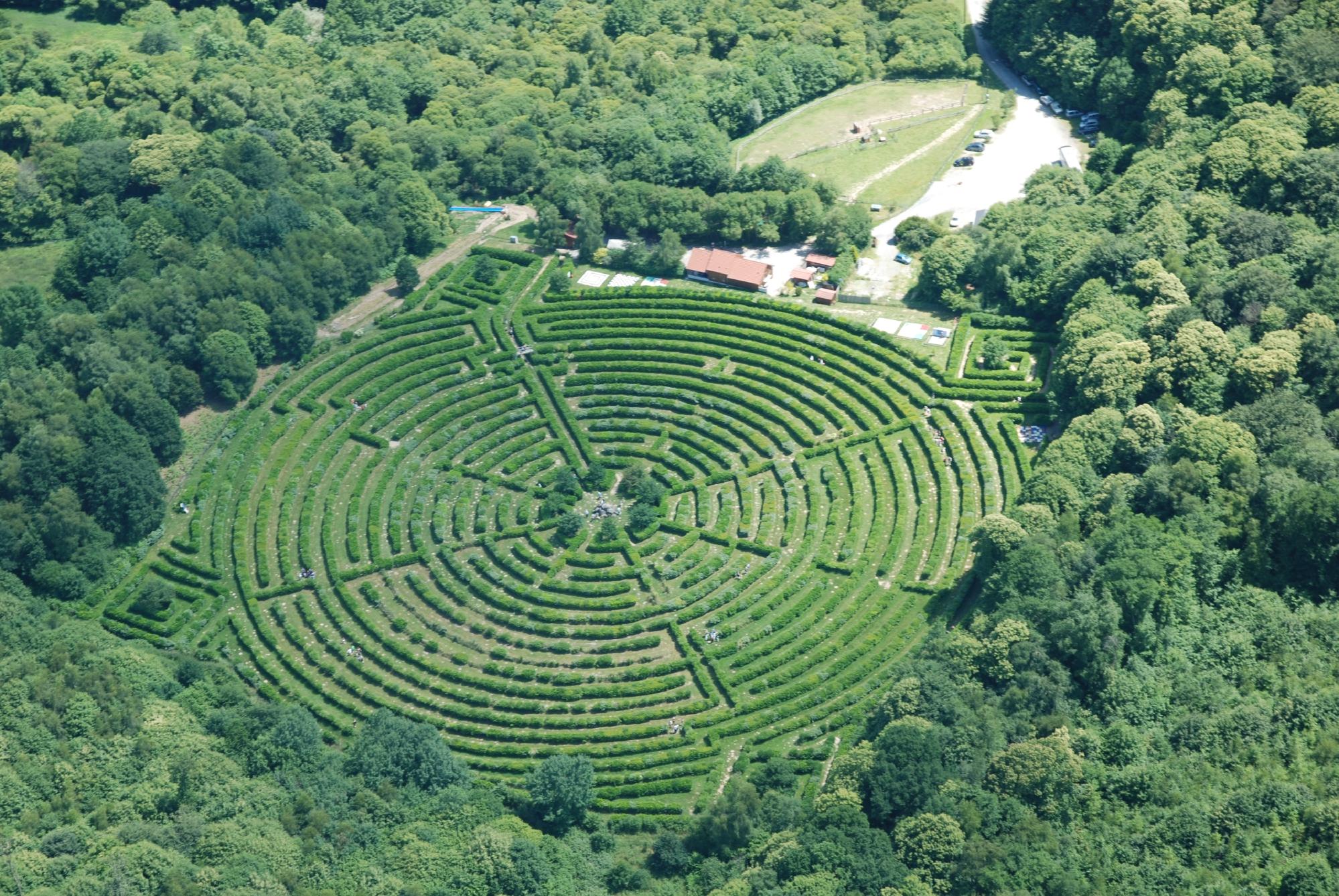 2142-labyrinthe-geant-monts-de-gueret-creuse.jpg