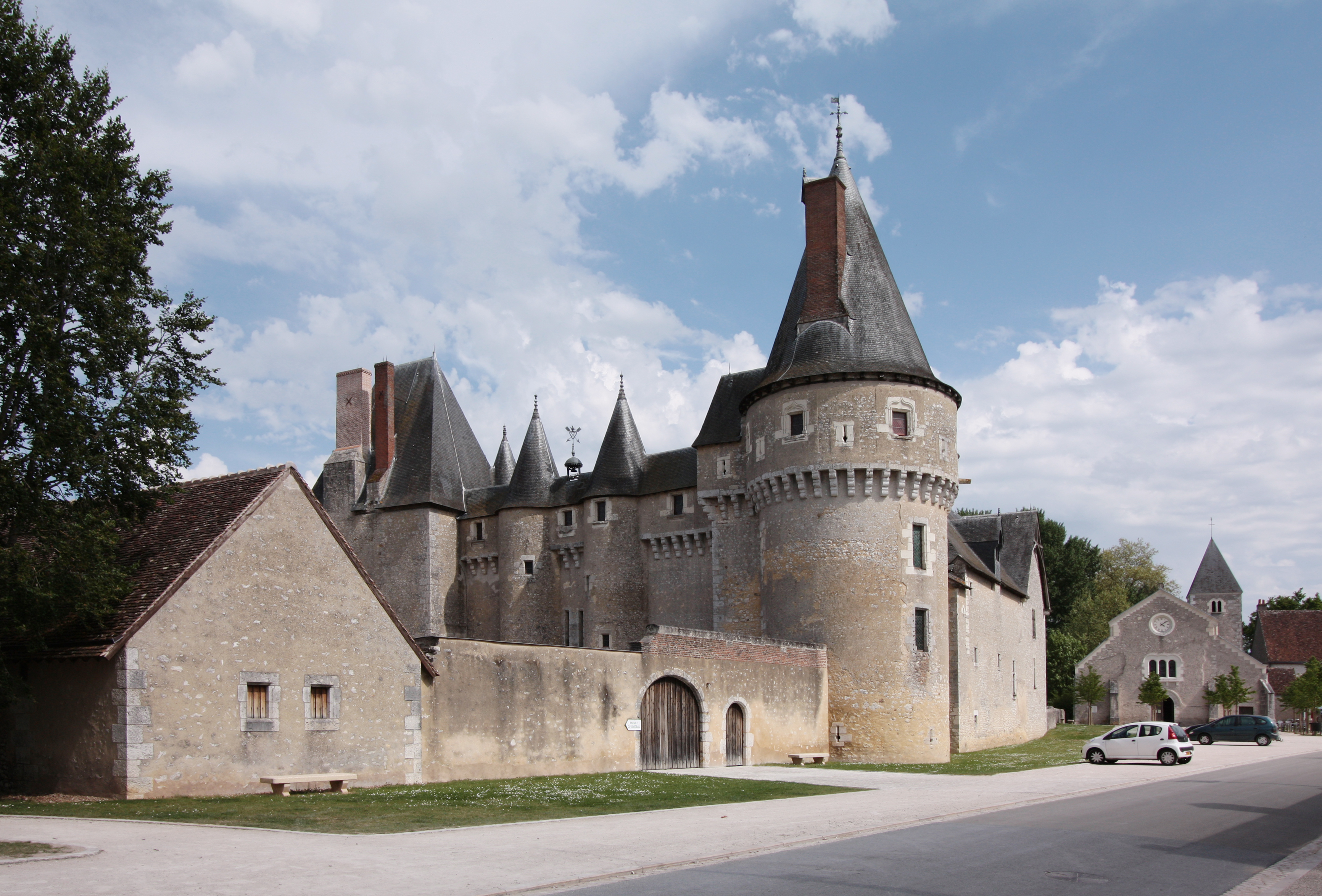 2232-chateau-de-fougeres-sur-bievre-41.jpg