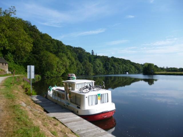 Bateau-promenade-pays-de-mayenne.jpg