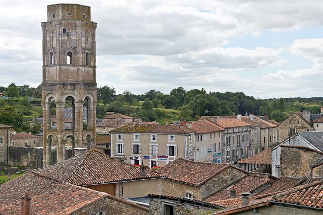 2739-abbaye-de-charroux.jpg