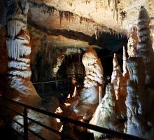 41-grottes-de-tourtoirac-colonnes.jpg