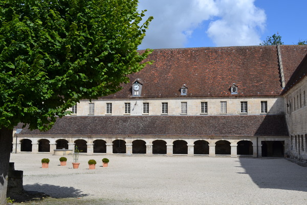 abbaye-royale-moncel.jpg