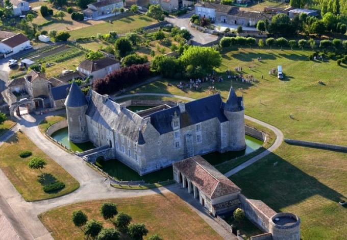 135-chateau-de-saveilles-vue-aerienne.jpg