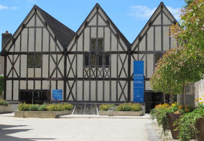 75-musee-de-vitrail-exterieur.jpg