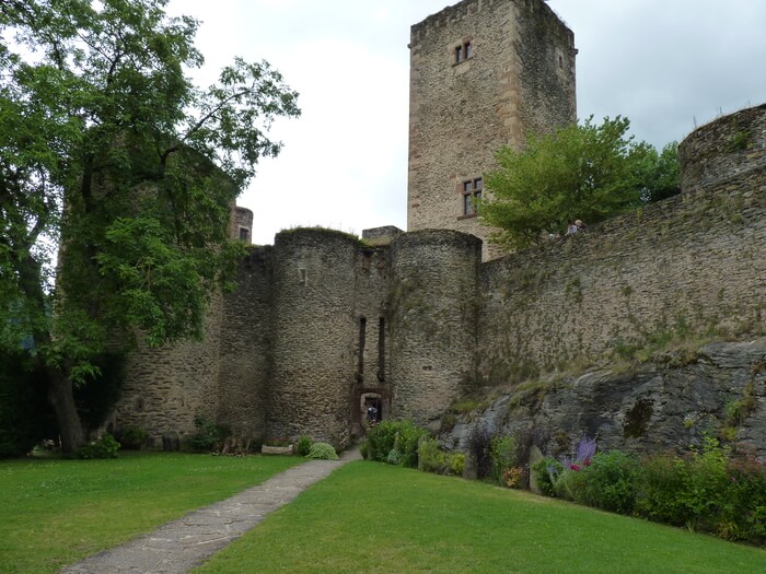 1605-chateau-belcastel-aveyron.jpg