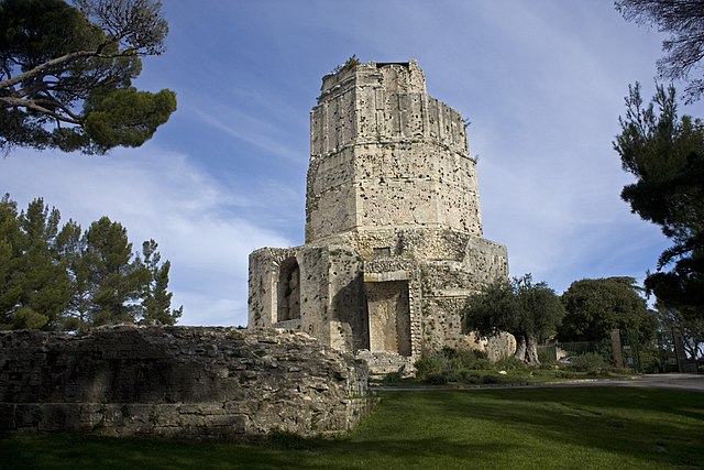 2804-nimes-tour_magne-gard.jpg