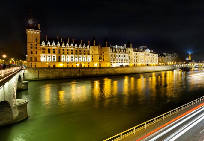 62-conciergerie-vue-de-nuit-paris.jpg