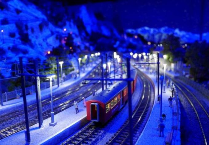 71-mini-world-lyon-train-nuit.jpg