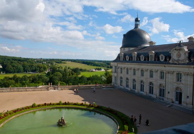 96-chateau-de-valencay-cour-d'honneur.jpg