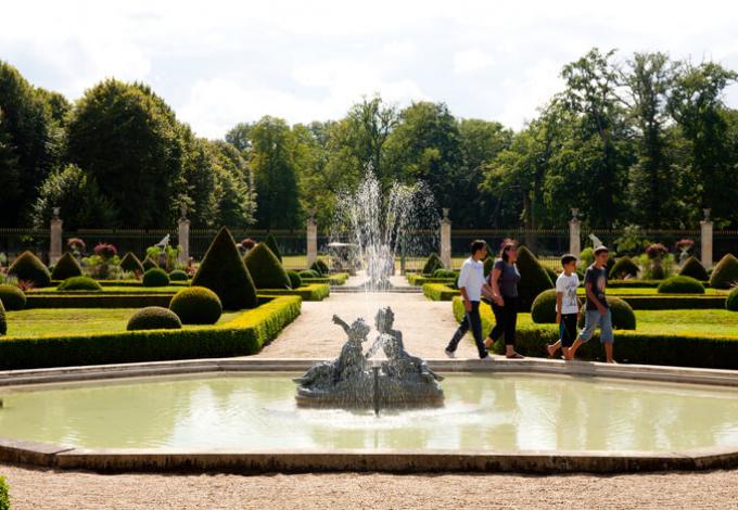 96-chateau-de-valencay-jardin-francais.jpg